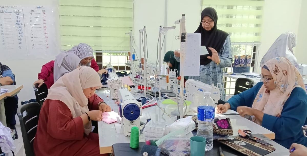 AEON Bank x SURI iTEKAD S.R.I._2.jpg