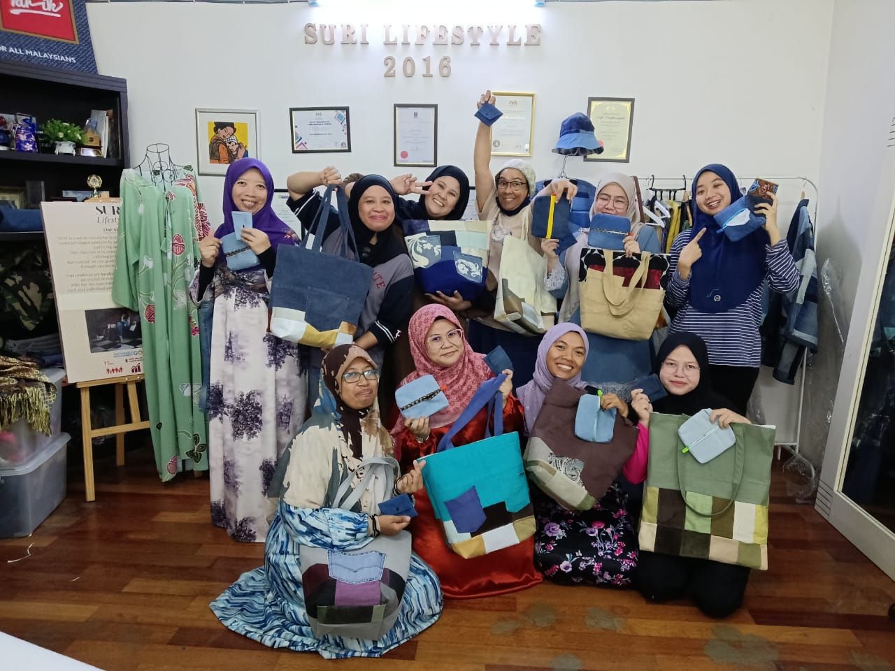 AEON Bank x SURI iTEKAD S.R.I._3.jpg